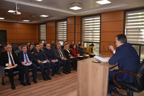 İLÇE İDARE ŞUBE BAŞKANLARI TOPLANTISI’ KAYMAKAM ODABAŞ BAŞKANLIĞINDA YAPILDI