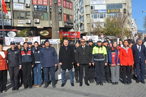 EDREMİT'TE "KADINA YÖNELİK ŞİDDETE KARŞI ULUSLARARASI MÜCADELE GÜNÜ " FARKINDALIĞI