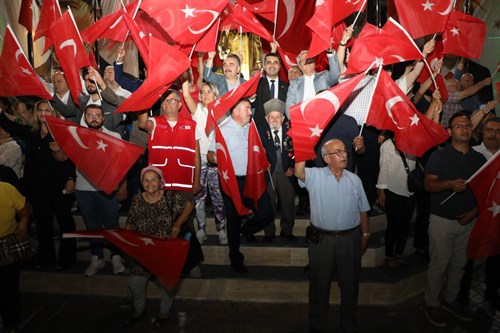 EDREMİT'TE "15 TEMMUZ DEMOKRASİ VE MİLLİ BİRLİK GÜNÜ" COŞKUSU
