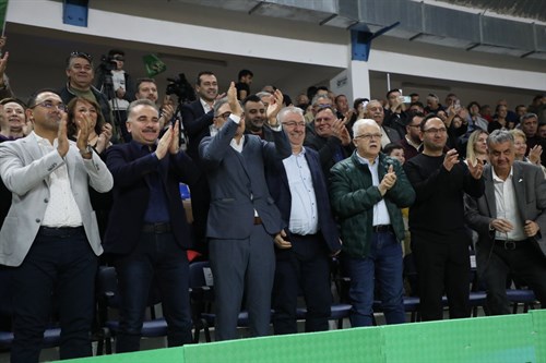 KAYMAKAM ODABAŞ' 'TAN GÜRESPOR'A TARİHİ ZAFER KUTLAMASI: "EDREMİT'İN GURURU OLDUNUZ!"